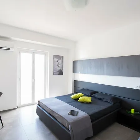 Svevo Sea House Aparthotel 3*